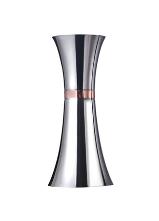 Measurement chart of a silver measuring cup with dimensions and volume markings.